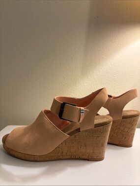 Women’s pink Suede Wedge Sandals with Buckle Strap